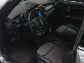 MINI Hatchback (2018) thumbnail 3