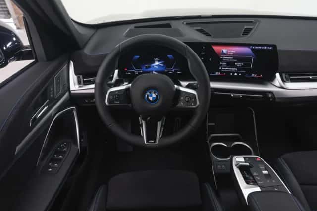 BMW iX1 (2026) thumbnail 3