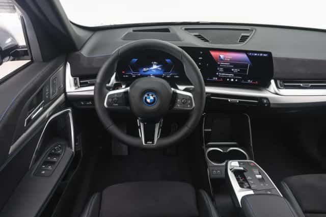BMW iX1 (2026) thumbnail 3