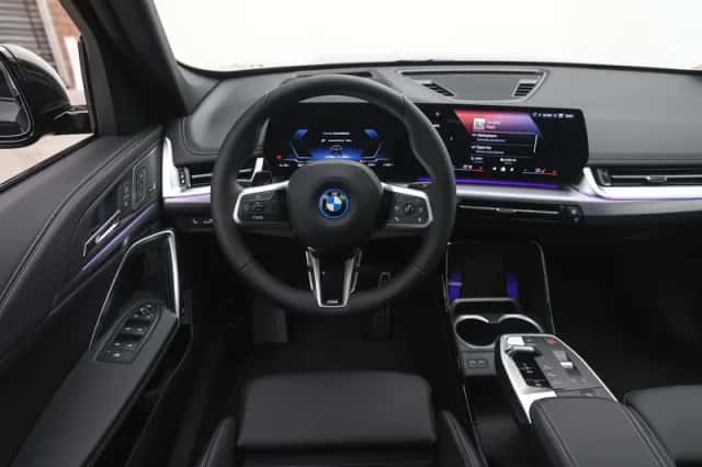 BMW iX1 (2026) thumbnail 3