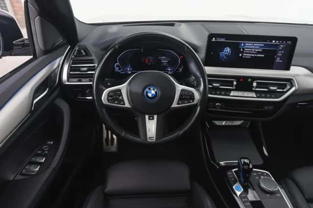 BMW iX3 (2023) thumbnail 3