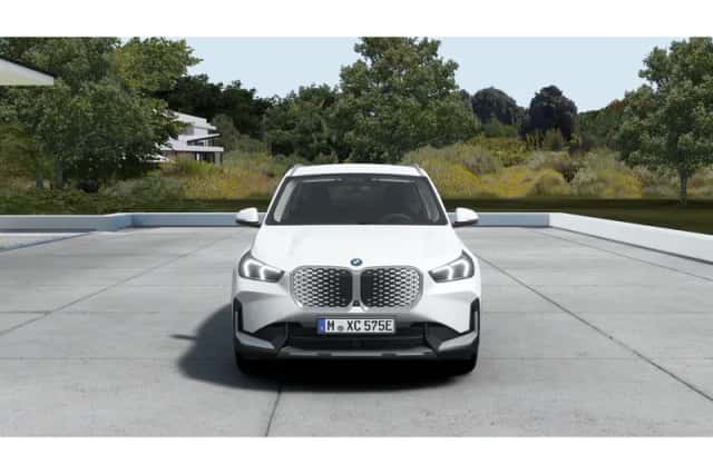 BMW iX1 (2026) thumbnail 3