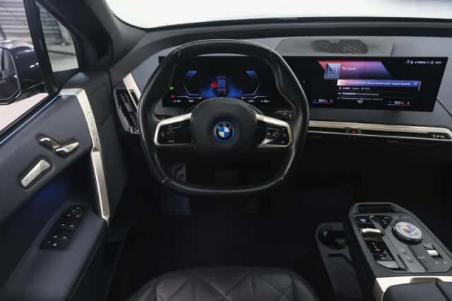 BMW iX (2021) thumbnail 3