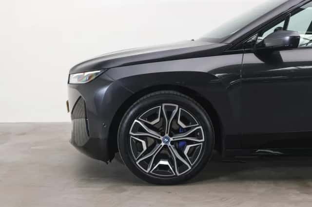 BMW iX (2021) thumbnail 4