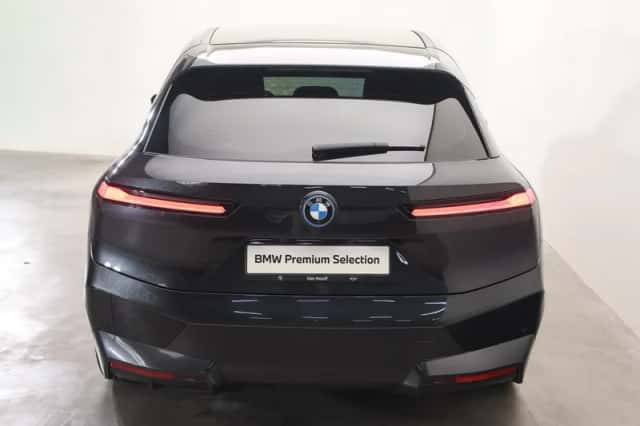 BMW iX (2021) thumbnail 6