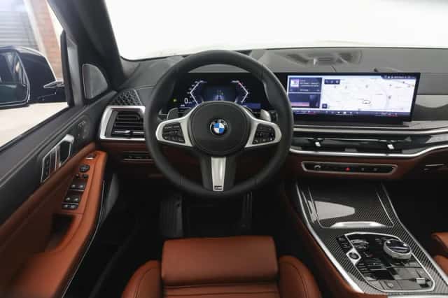 BMW X7 (2026) thumbnail 3