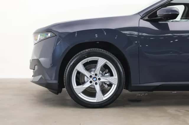 BMW iX3 (2026) thumbnail 4