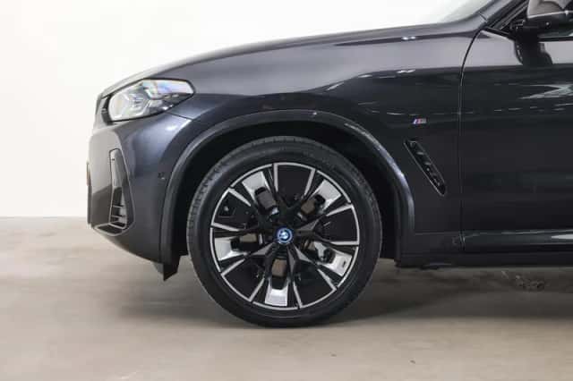 BMW iX3 (2023) thumbnail 4