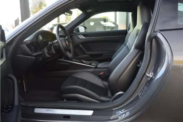 Porsche 911 (2020) thumbnail 6