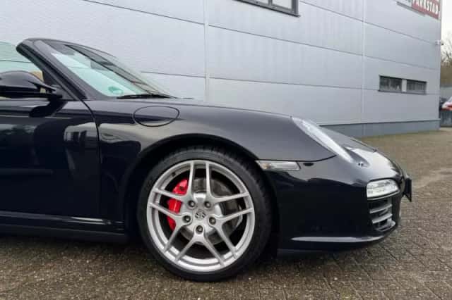 Porsche 911 (2011) thumbnail 3