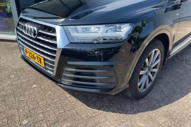 Audi Q7 (2018) thumbnail 3
