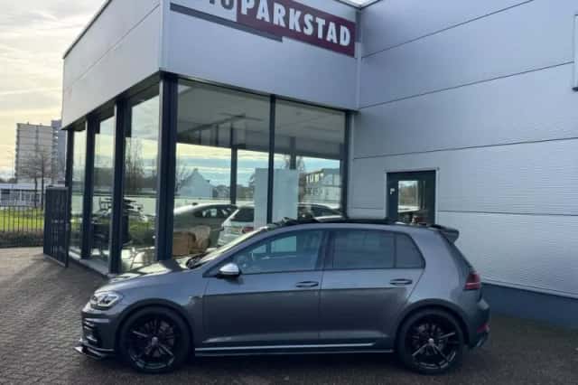 Volkswagen Golf (2019) thumbnail 2