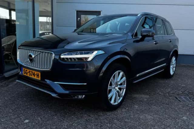 Volvo XC90 (2018) thumbnail 2
