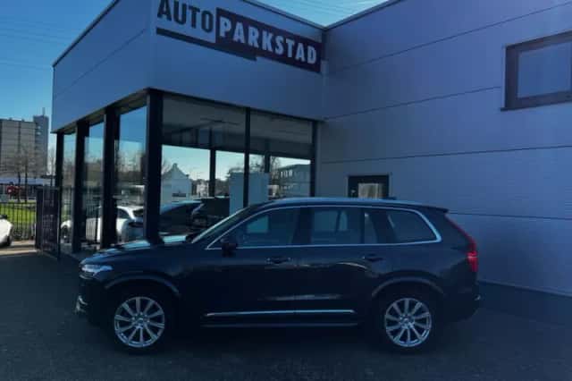 Volvo XC90 (2018) thumbnail 3