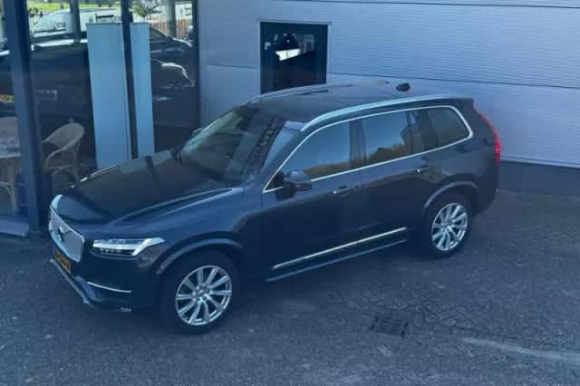Volvo XC90 (2018) thumbnail 4