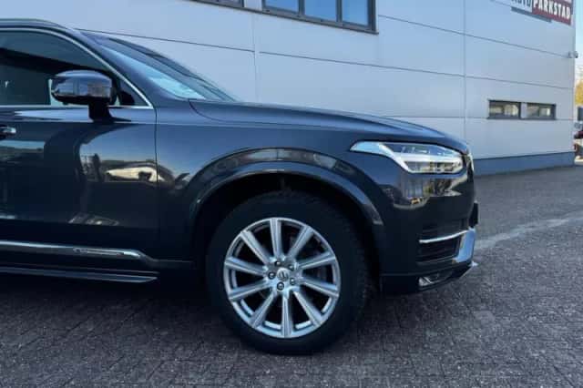 Volvo XC90 (2018) thumbnail 5