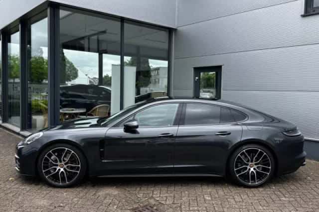 Porsche Panamera (2023) thumbnail 2