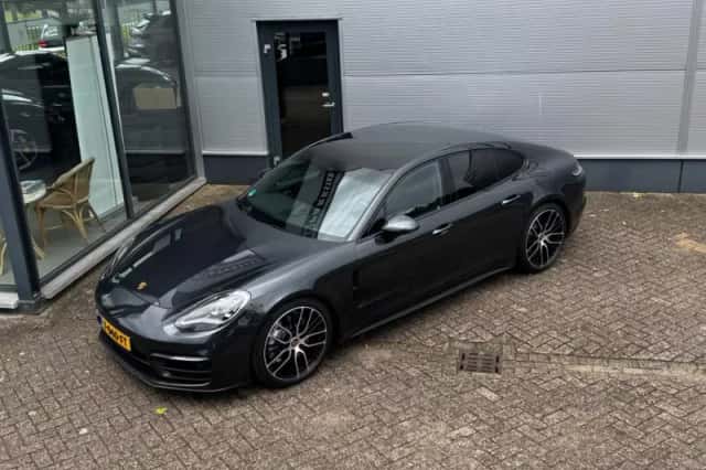 Porsche Panamera (2023) thumbnail 4