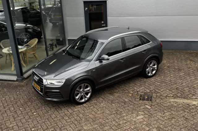 Audi Q3 (2015) thumbnail 3