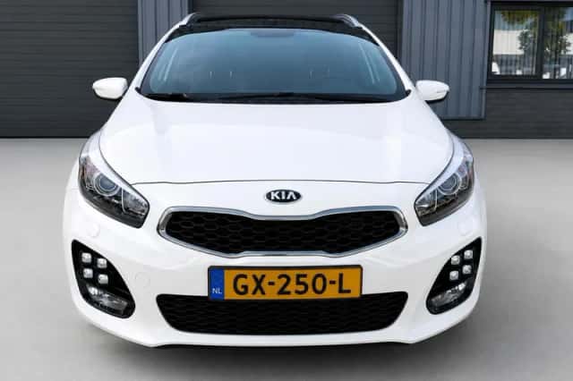 Kia Cee'd (2015) thumbnail 5