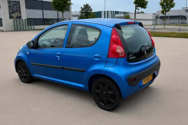 Peugeot 107 (2011) thumbnail 2