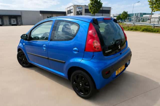 Peugeot 107 (2011) thumbnail 3