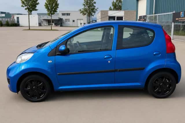 Peugeot 107 (2011) thumbnail 4