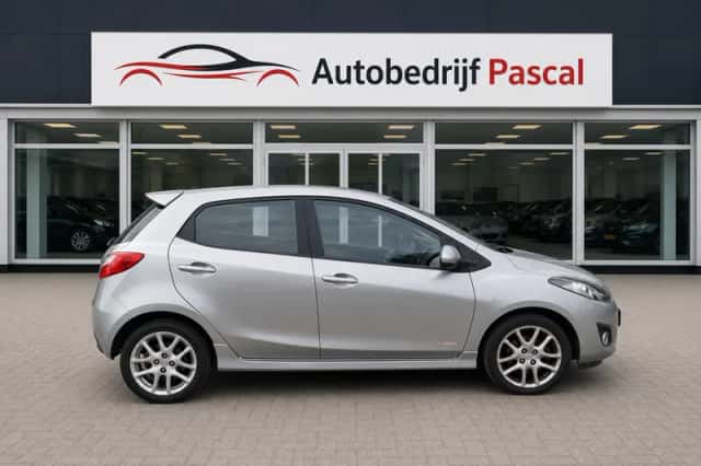 Mazda 2 (2011) thumbnail 6
