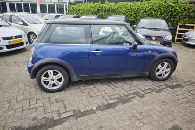 MINI Cooper (2003) thumbnail 2