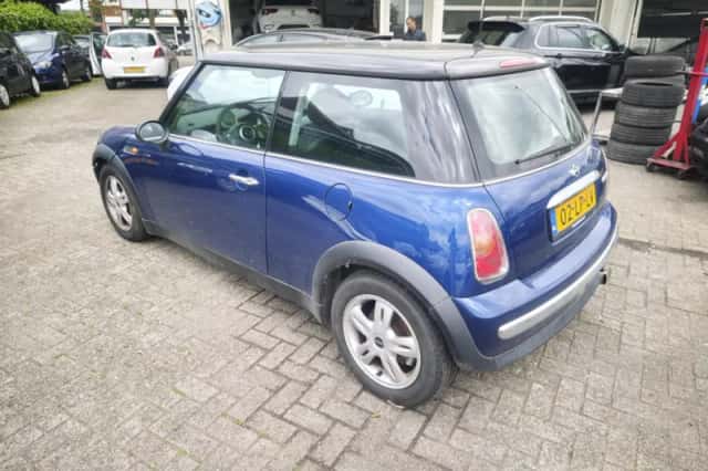 MINI Cooper (2003) thumbnail 3