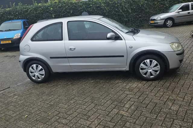 Opel Corsa (2004) thumbnail 2