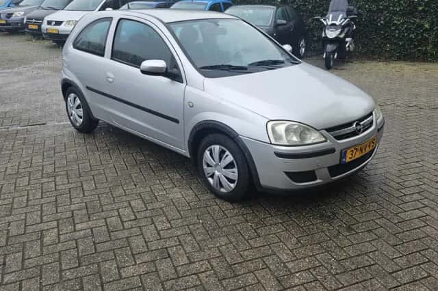 Opel Corsa (2004) thumbnail 4