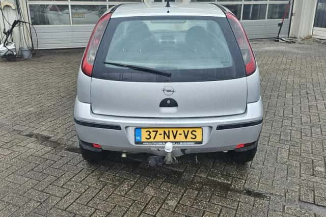 Opel Corsa (2004) thumbnail 5