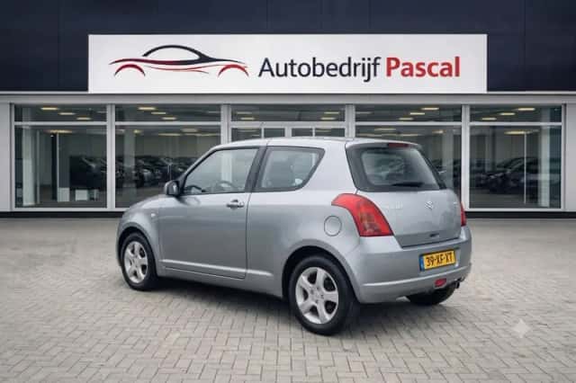 Suzuki Swift (2007) thumbnail 2