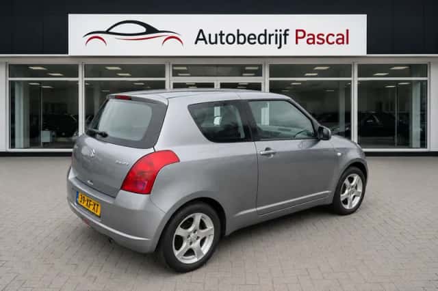 Suzuki Swift (2007) thumbnail 4