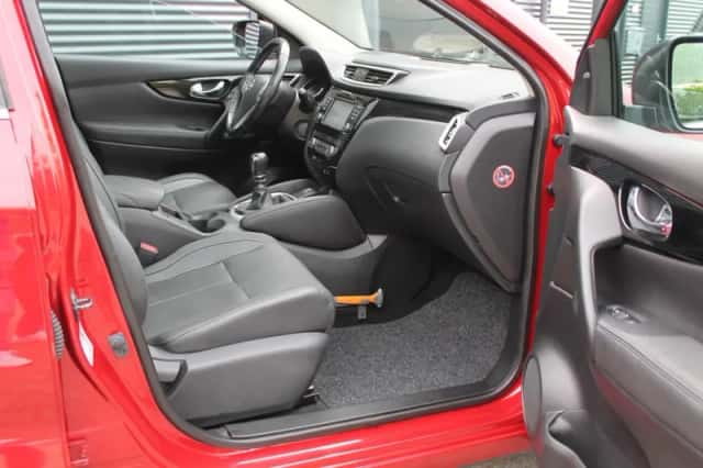 Nissan Qashqai (2015) thumbnail 3