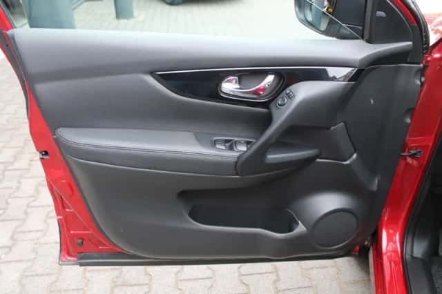 Nissan Qashqai (2015) thumbnail 5