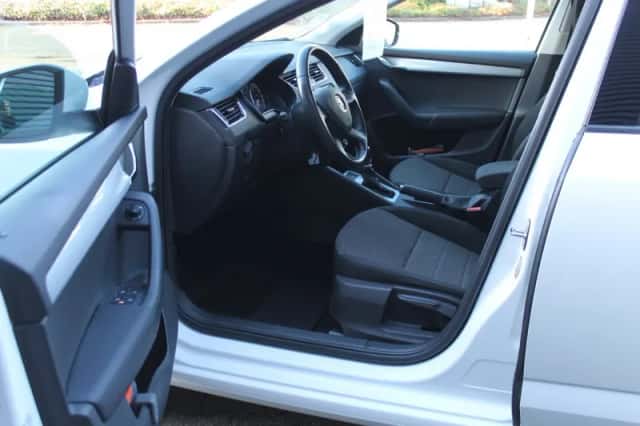 Škoda Octavia (2014) thumbnail 2