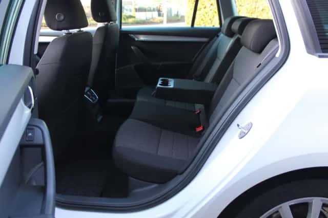 Škoda Octavia (2014) thumbnail 11