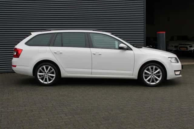 Škoda Octavia (2014) thumbnail 17