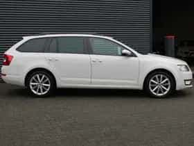 Škoda Octavia (2014) thumbnail 17