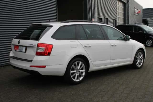 Škoda Octavia (2014) thumbnail 18