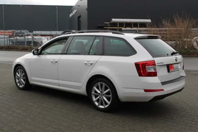 Škoda Octavia (2014) thumbnail 19