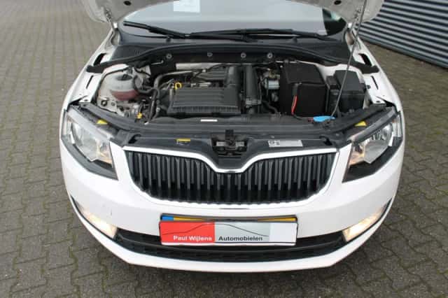 Škoda Octavia (2014) thumbnail 20
