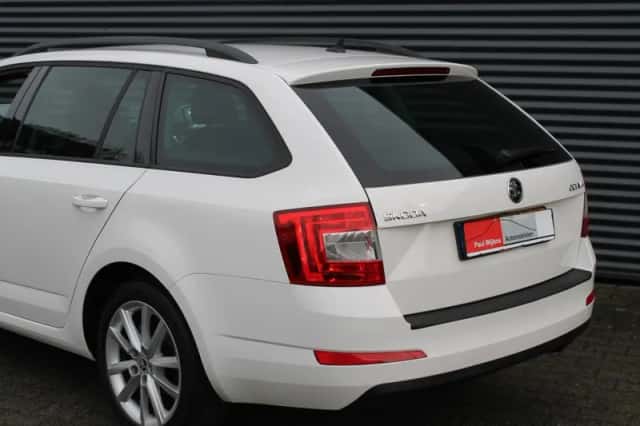 Škoda Octavia (2014) thumbnail 23