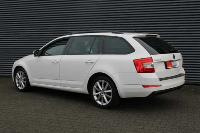 Škoda Octavia (2014) thumbnail 24