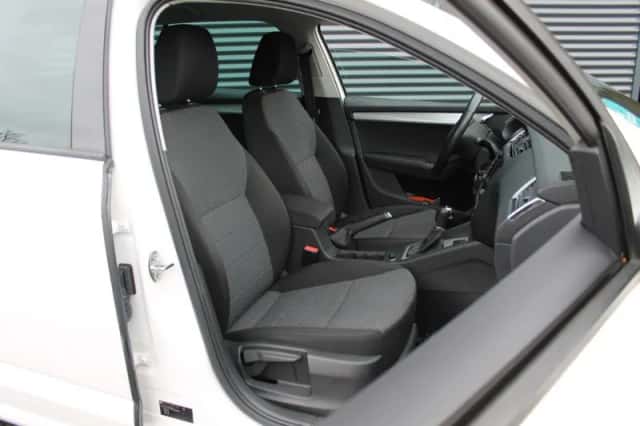 Škoda Octavia (2014) thumbnail 4