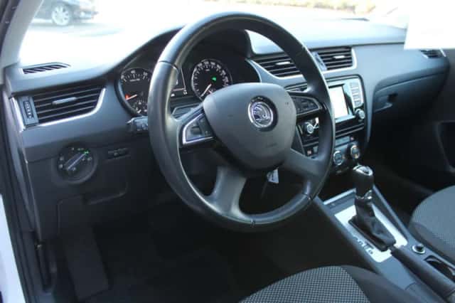 Škoda Octavia (2014) thumbnail 6