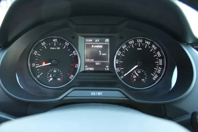 Škoda Octavia (2014) thumbnail 7