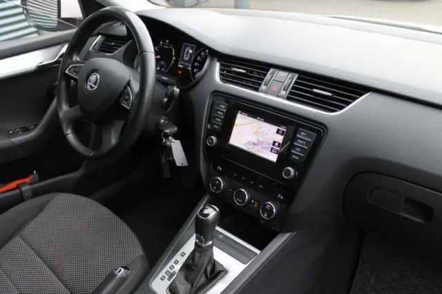 Škoda Octavia (2014) thumbnail 9